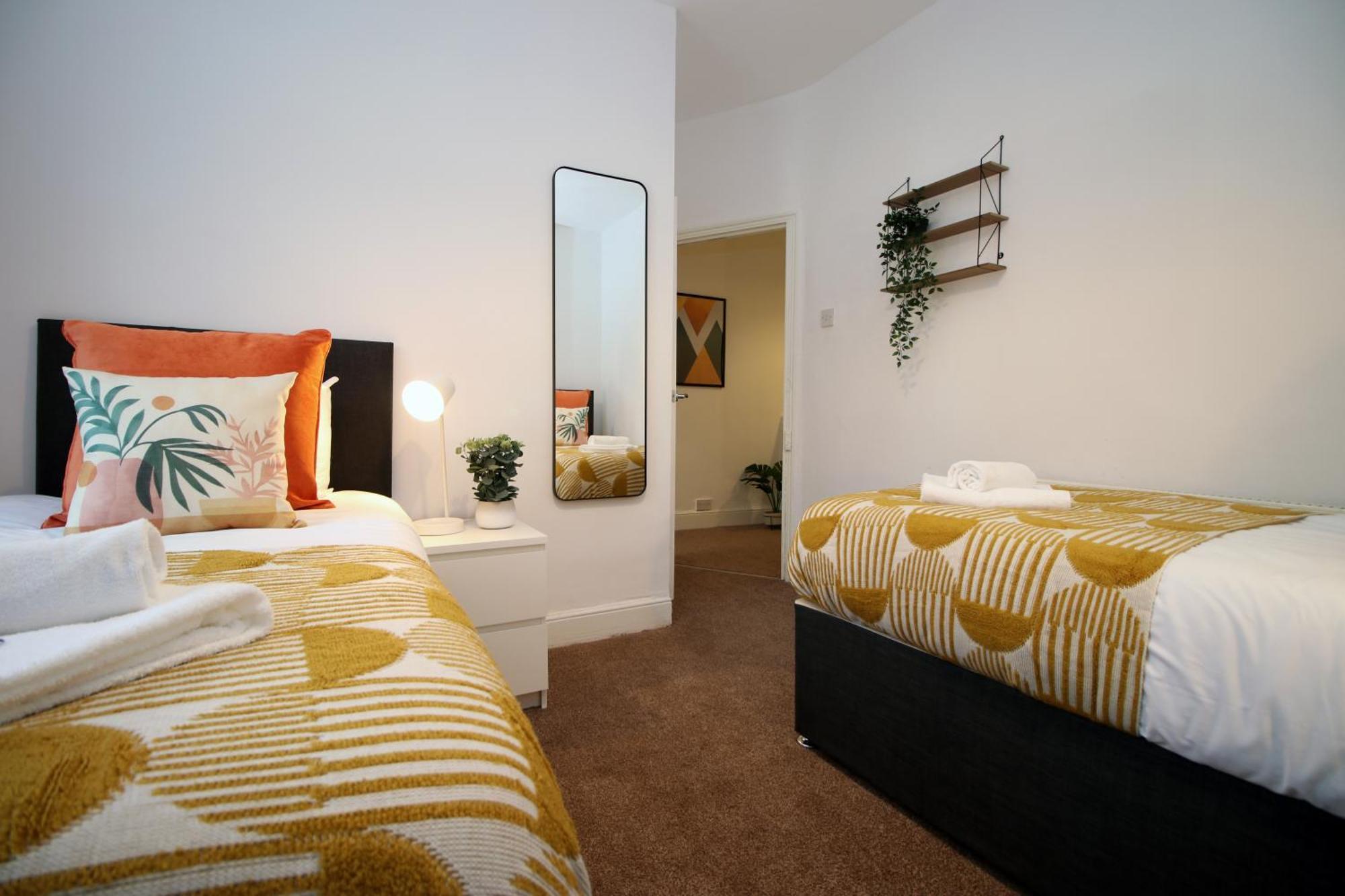 Spacious 4 Bedroom House - Moira Lodge By Ty Sa Cardiff Exterior photo