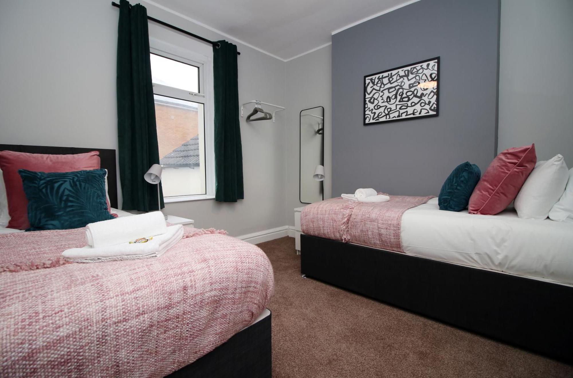Spacious 4 Bedroom House - Moira Lodge By Ty Sa Cardiff Exterior photo