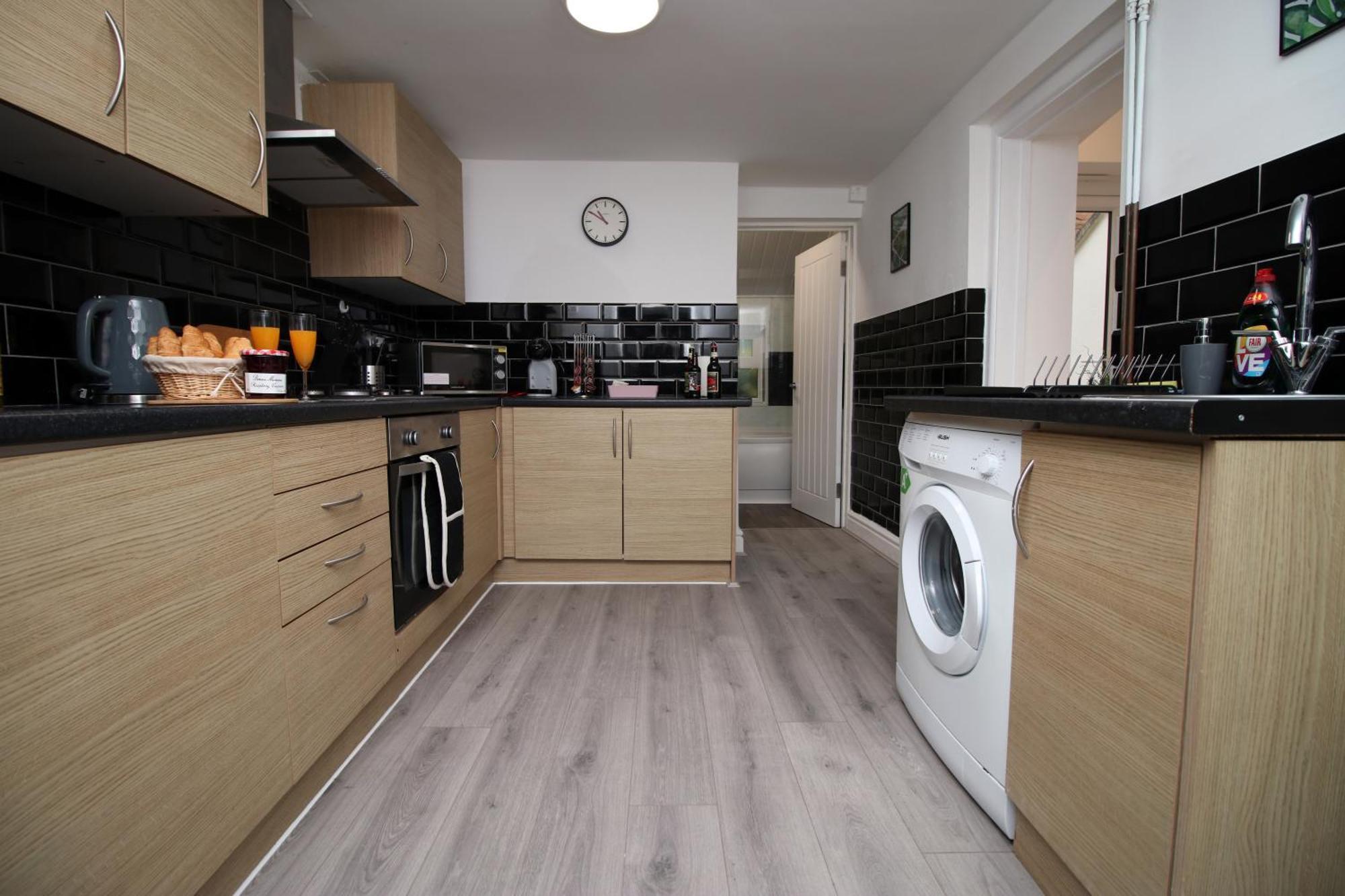 Spacious 4 Bedroom House - Moira Lodge By Ty Sa Cardiff Exterior photo