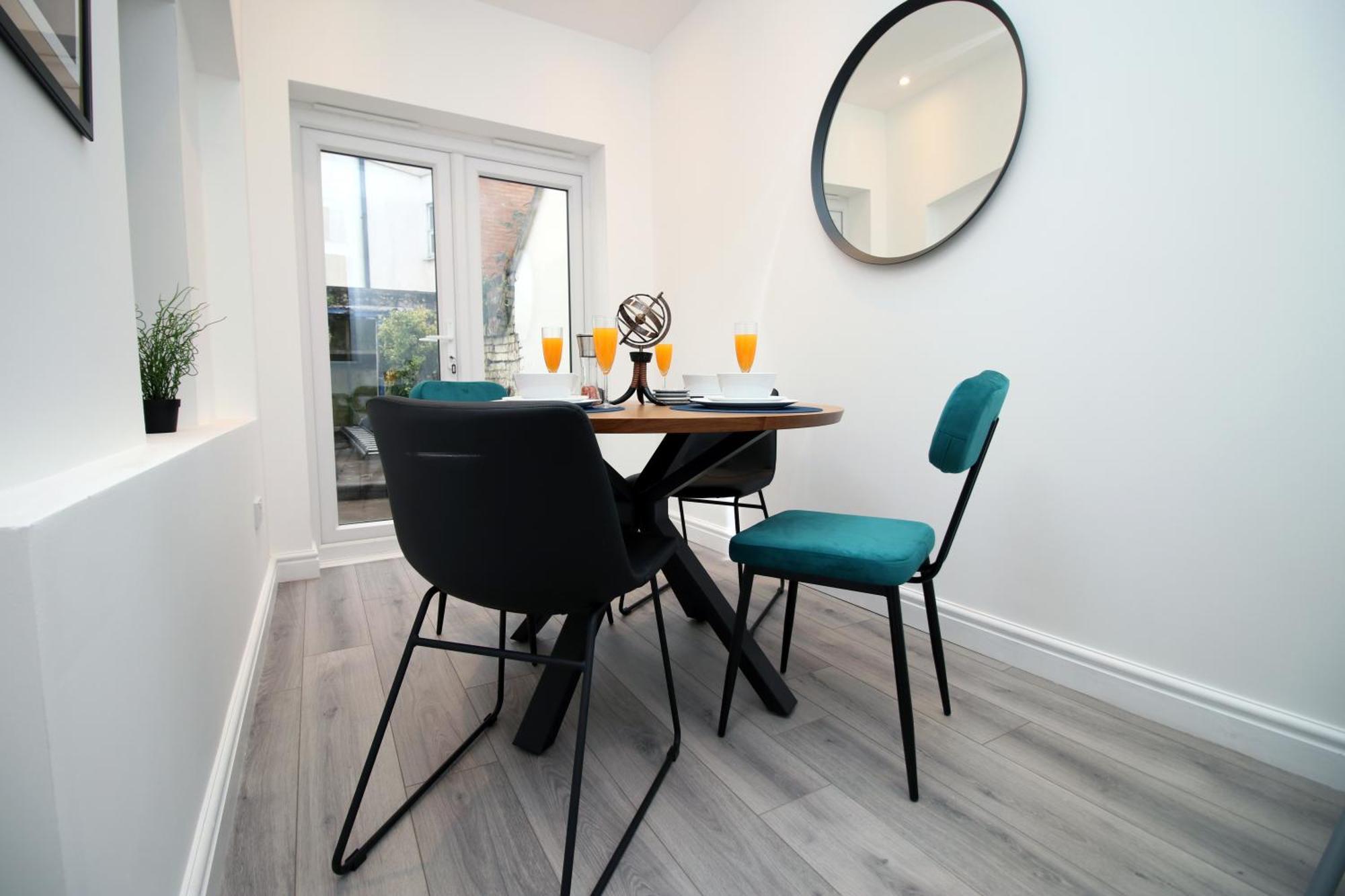 Spacious 4 Bedroom House - Moira Lodge By Ty Sa Cardiff Exterior photo